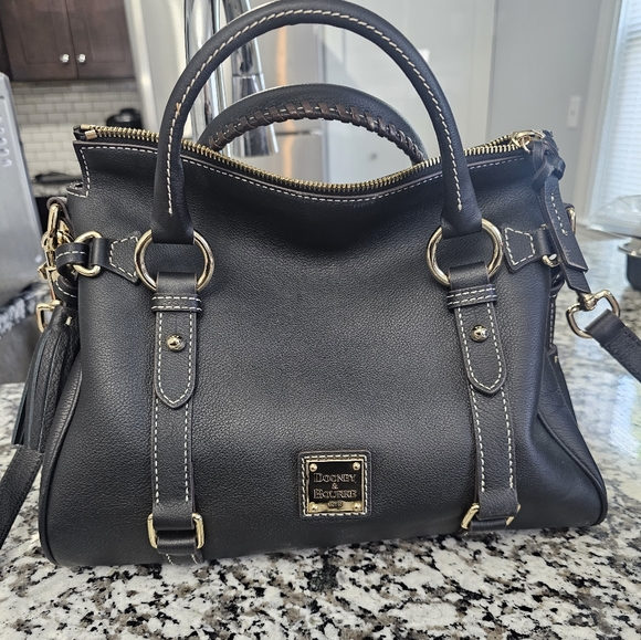Dooney and bourke - Picture 1 of 6